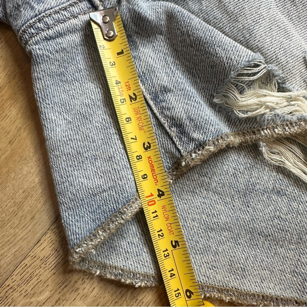 American Eagle Distressed Light Wash Hi-Rise Boyfriend Shorts Size 2 - Picture 13 of 14